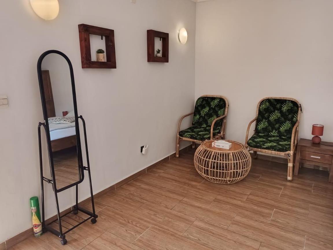 L'Oasis Guesthouse โกโตนู ภายนอก รูปภาพ