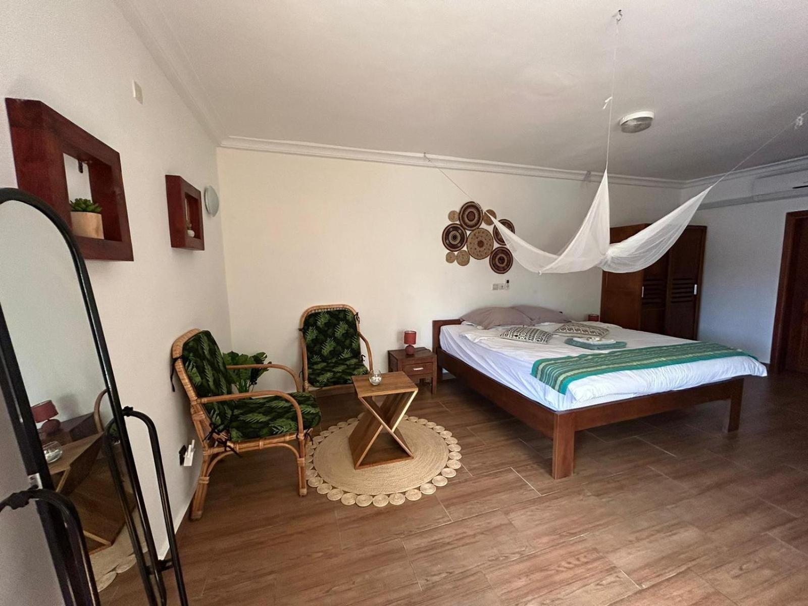 L'Oasis Guesthouse โกโตนู ภายนอก รูปภาพ