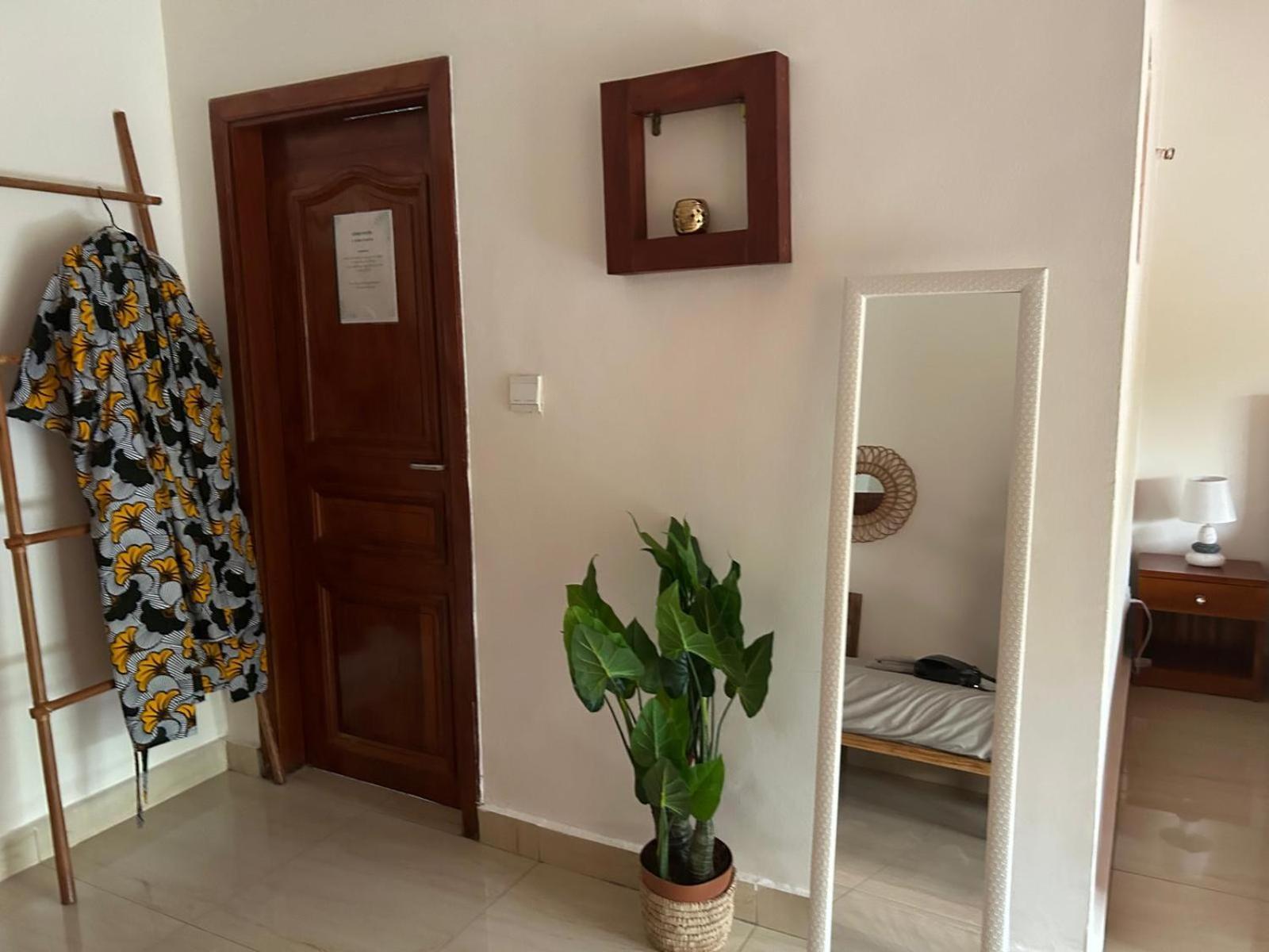 L'Oasis Guesthouse โกโตนู ภายนอก รูปภาพ