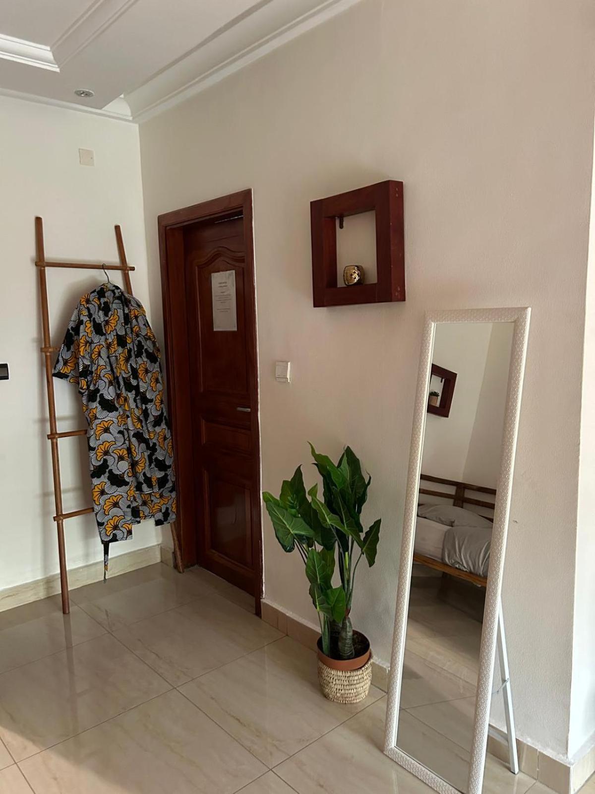L'Oasis Guesthouse โกโตนู ภายนอก รูปภาพ